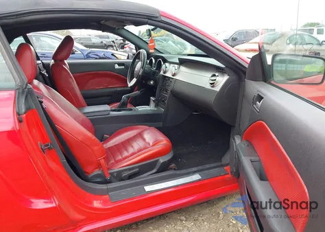 2005 Ford Mustang Gt z USA, uszkodzony, nr VIN 1ZVHT85H655259073